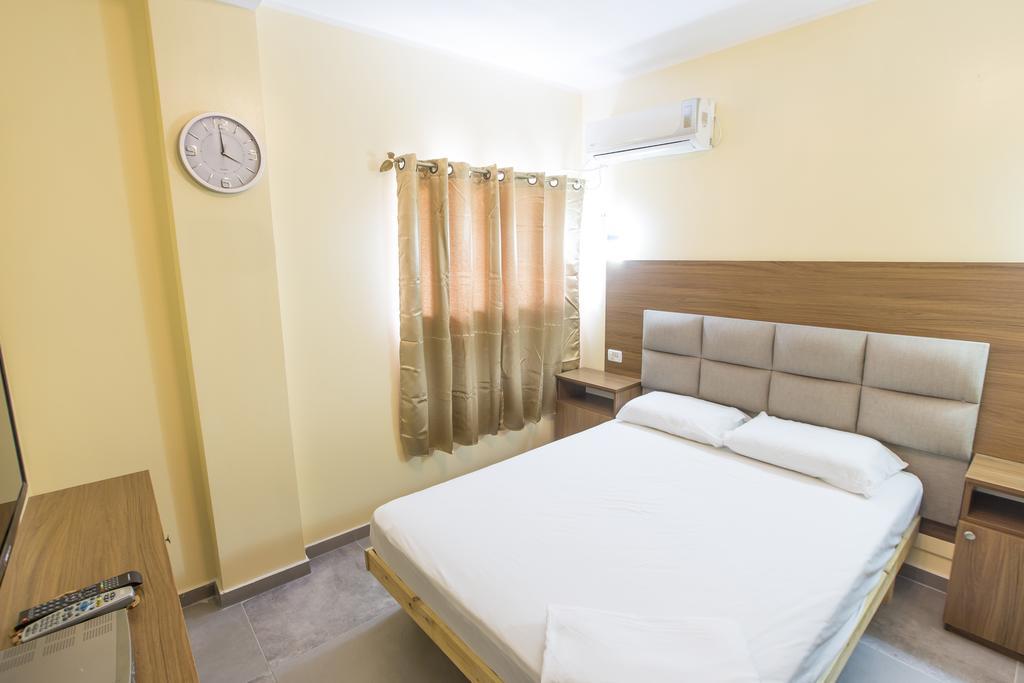 Central Laguardia Hotel Tel Aviv Buitenkant foto