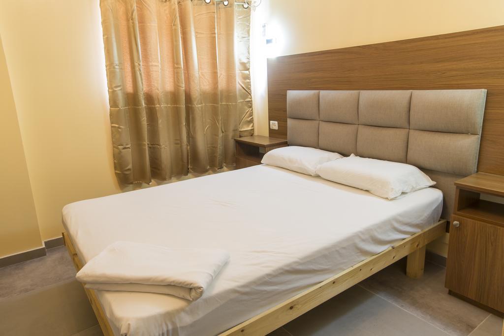 Central Laguardia Hotel Tel Aviv Buitenkant foto