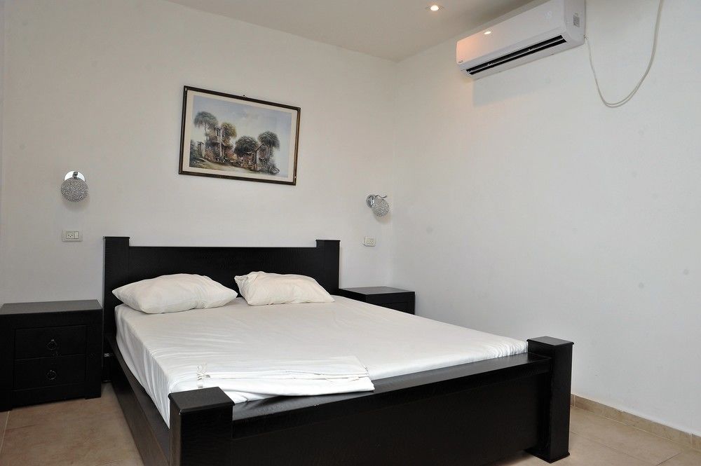 Central Laguardia Hotel Tel Aviv Buitenkant foto